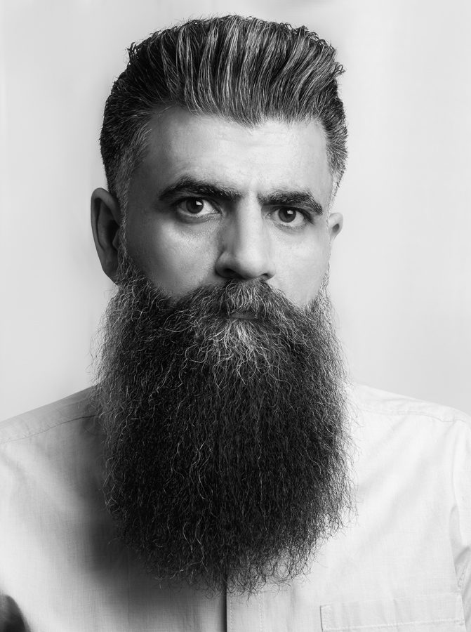 مسعود مبین علی عکس پرتره با نورپردازی سیاه سفید